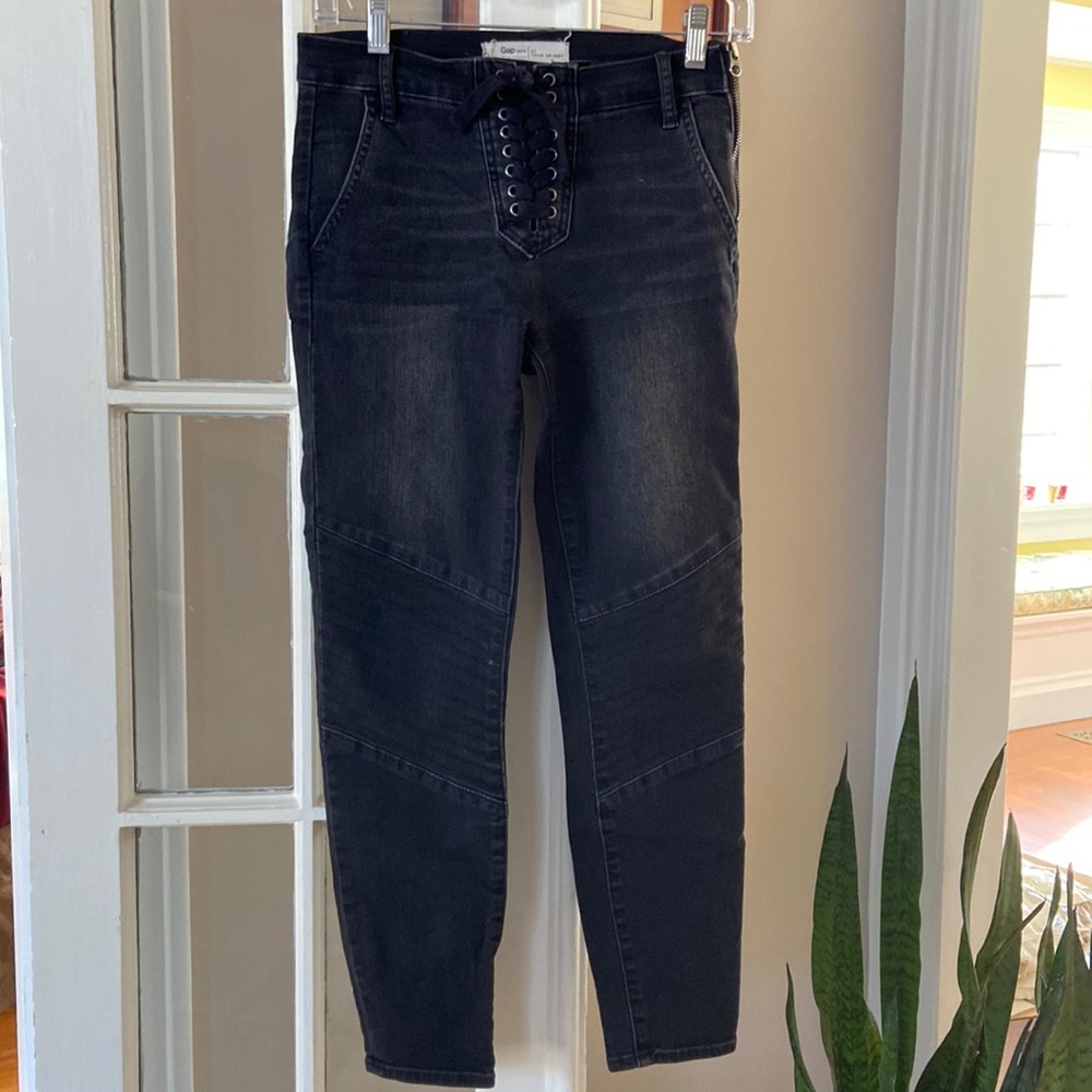 Black skinny jeans with fun laced detail in the front. Zipper is on the side